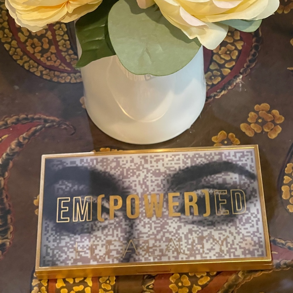 Huda Beauty Empowered Palette